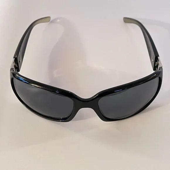 Stylish Black Sunglasses - Picture 9 of 9